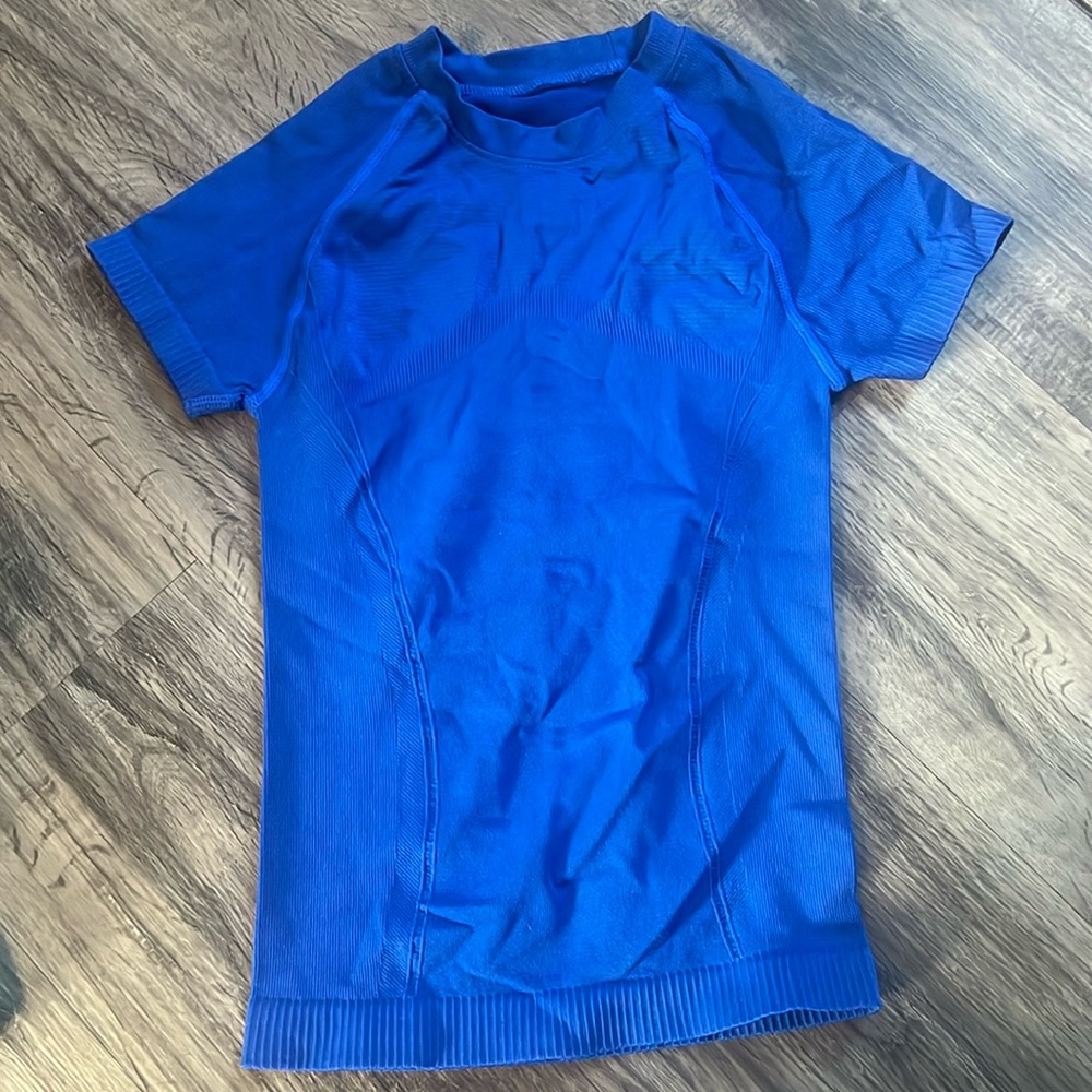Women’s workout compression tee